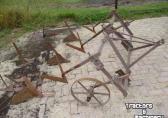  frame met aanaarders en ook met schoffels