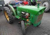 John Deere 820 v